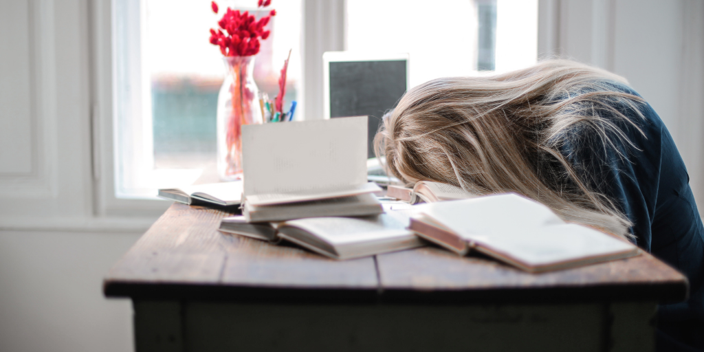 4 Signs of Oversleeping